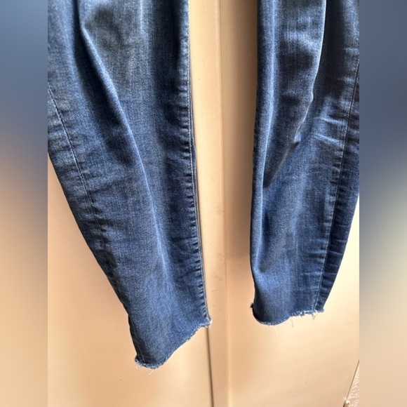 GOOD American Good Legs Raw Hem Jeans. Size 16. Pre-loved condition - Picture 7 of 8